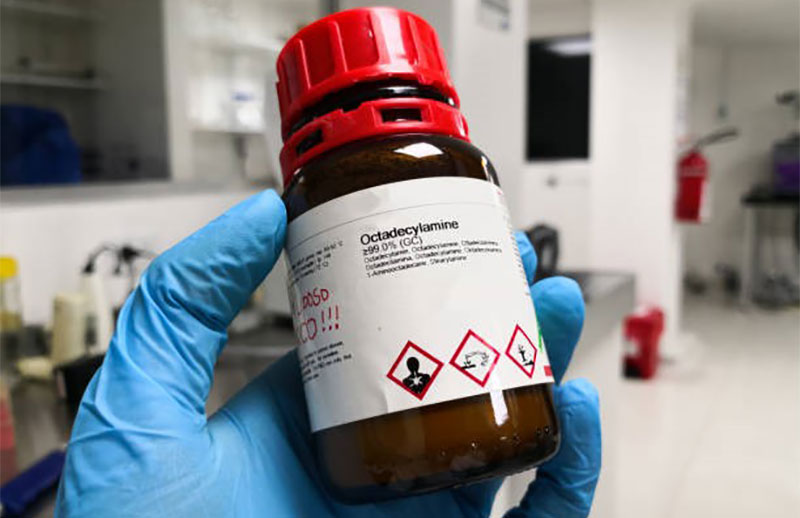 لیبل‌گذاری مواد شیمیایی در آزمایشگاه