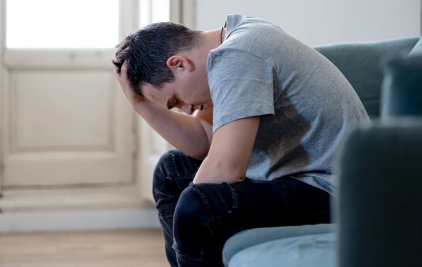 رهاشدگی عاطفی چیست و چگونه می‌توان با آن کنار آمد؟