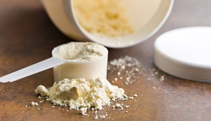 آب پنیر؛ خواص، عوارض و طرز تهیه در خانه