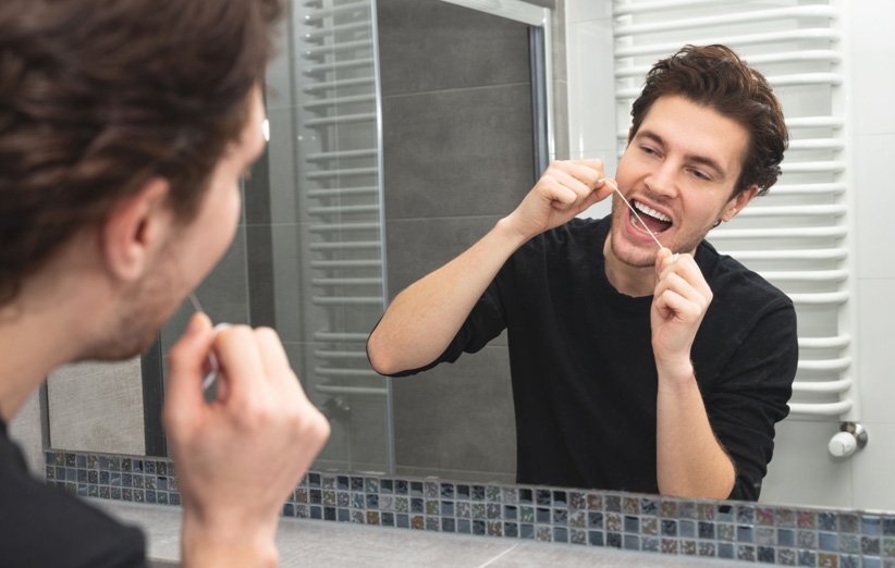 ۵ علت شایع خونریزی لثه هنگام استفاده از نخ دندان