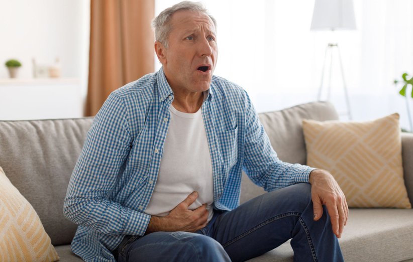 ۷ دلیل یبوست در دوران سالمندی و راه‌های مقابله با آن