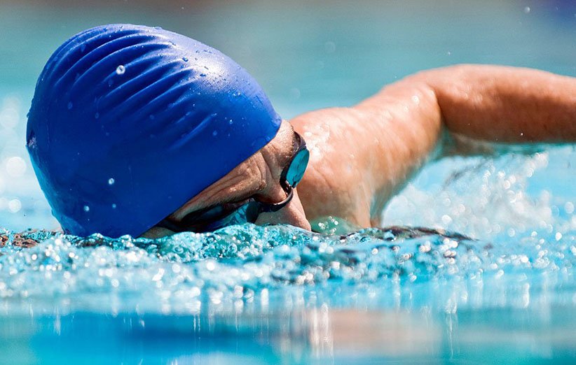 ۷ نکته برای حفظ سلامت پوست و مو هنگام شنا کردن