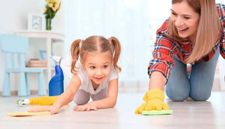 اهمیت انجام کار خانه برای بچه ها؛ برای هر سنی چه کاری مناسب است؟