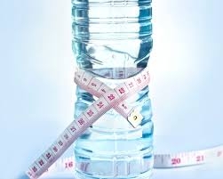 نوشیدن زیاد آب در روز؛ تبلیغ نادرست لاغری!