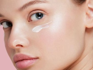 استفاده از کرم دور چشم چه مزایایی دارد؟