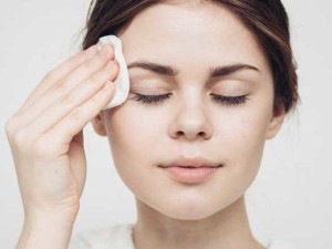 چند درمان ساده و خانگی برای از بین بردن جوش سر سیاه
