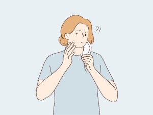 چگونه آکنه‌ی ایجاد شده در اثر ماسک را از بین ببریم؟