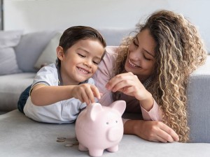 چقدر و از چه سنی به بچه‌ها پول توجیبی بدهیم؟