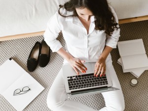 ۱۰ روش برای کاهش استرس و پس‌انداز پول به سبک زندگی مینیمالیستی