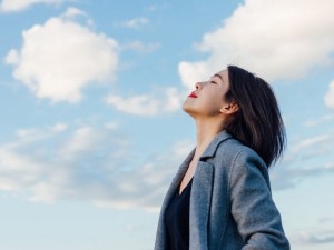 ۸ تمرین تنفسی مؤثر در کاهش اضطراب