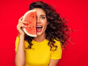 بهترین زمان برای خوردن میوه چه زمانی است؟ (۴ باور غلط)
