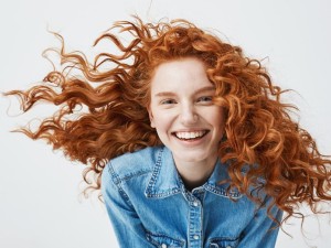 هر آنچه درباره‌ی مراقبت از موی فر باید بدانید