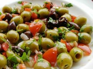 طرز تهیه سالاد زیتون خوشمزه با ترکیبات فوق‌العاده