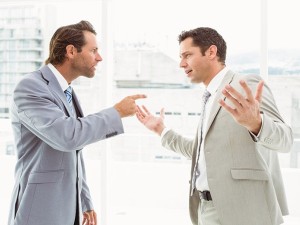 ۱۵ تاکتیک موثر برای برخورد با همکار حسود