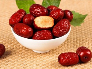 خواص عناب؛ ۱۶ خاصیت دارویی اعجاب‌انگیز، عوارض و تداخل دارویی آن