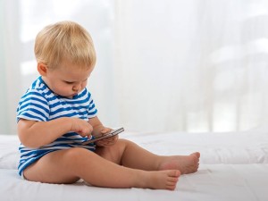 مدت زمان استفاده از موبایل و تبلت برای کودکان چقدر باید باشد؟