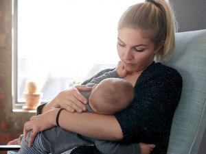 ۱۱ دلیل بسیار رایج که باعث کاهش شیر مادر می‌شوند