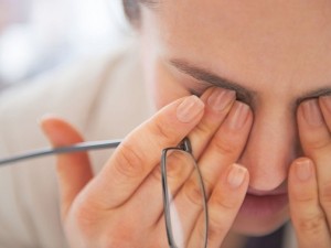 آیا یوگای چشم می‌تواند به کاهش سردرد و مشکلات چشم کمک کند؟