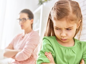 6 جمله برای آرام کردن کودک عصبانی