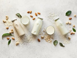 ۵ جایگزین پرخاصیت برای شیر که باید بشناسید