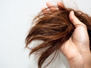 آیا می‌توان موهای آسیب‌دیده از حرارت را احیا کرد؟