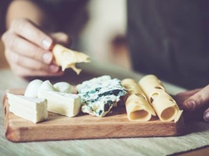 اگر هر روز پنیر بخورید، چه اتفاقی برای بدن‌تان می‌افتد؟!