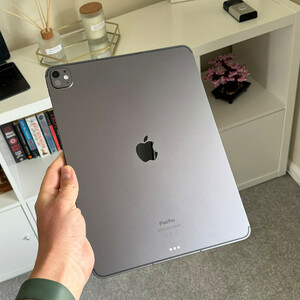 تبلت 13 اینچ اپل مدل IPad Pro 2025 M5 Wi-Fi ظرفیت 512 گیگابایت و رم 12 گیگابایت، رزولوشن دوربین 12 مگاپیکسل، پشتیبانی از قلم و کیبورد