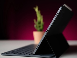 تبلت ۱۱ اینچ سامسونگ مدل Galaxy Tab S11 Wi-Fi ظرفیت 256 گیگابایت و رم 12 گیگابایت همراه با کیبورد