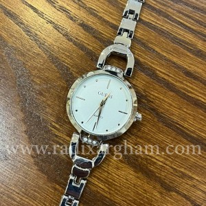 ساعت زنجیری  زنانه و‌دخترانه نقره ای برند گس guess