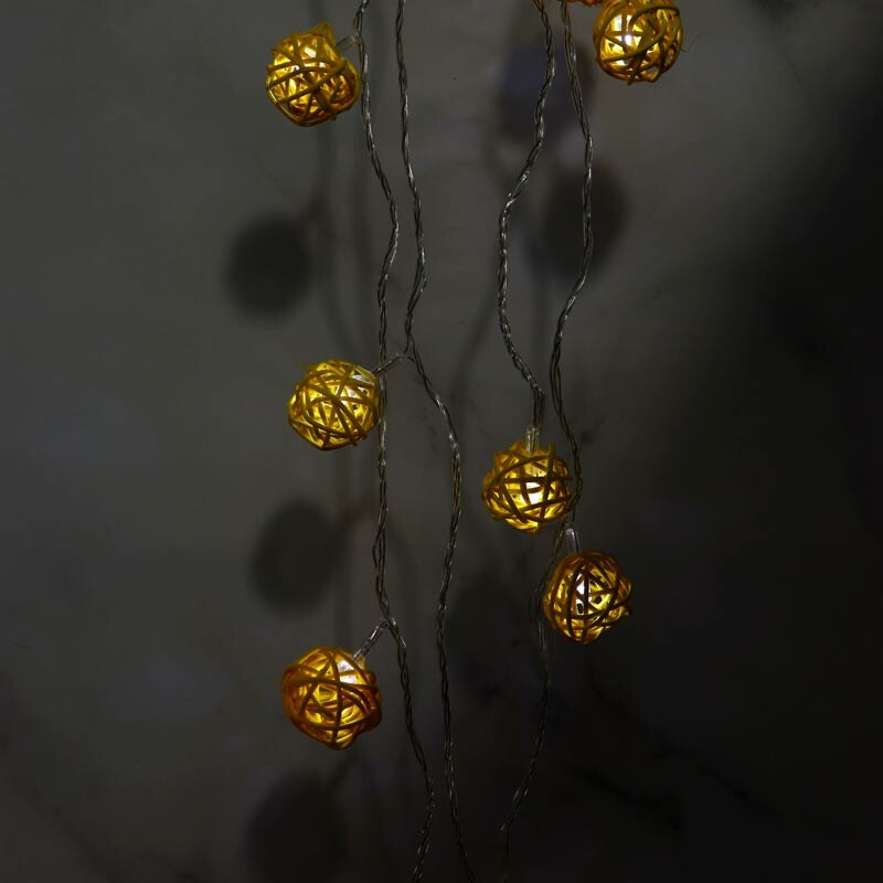 ریسه 10 لامپ طرح گوی چوبی زرد مهتابی طول 2.5 متر