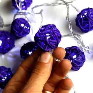 ریسه طرح گوی چوبی بنفش 10 لامپ مهتابی طول 2.5 متر