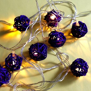 ریسه طرح گوی چوبی بنفش 10 لامپ آفتابی طول 2.5 متر