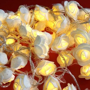 ریسه طرح گل فوم سفید آفتابی طول 9 متر