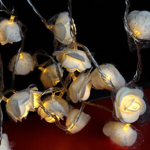 ریسه طرح گل فوم سفید آفتابی طول 9 متر