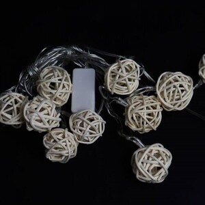 ریسه طرح گوی چوبی سفید آفتابی طول 2.5 متر