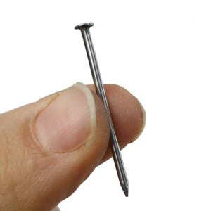 میخ 1.8cm قطر 3٫4mm بسته 3150 گرمی