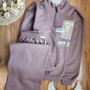 بلوز شلوار یقه نیم زیپ حروف لاتین