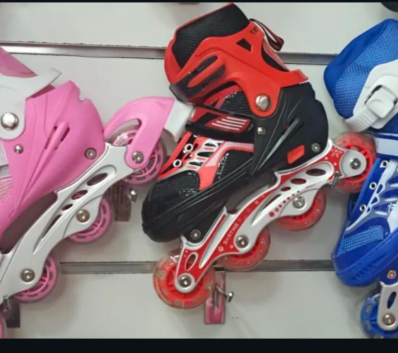 اسکیت قابل تنظیم آموزشی برند OUSHEN سایز 31-34 رنگ قرمز همراه با ست ایمنی و کیف حمل