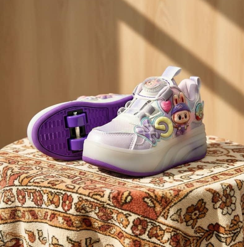 کفش اسکیتی  چراغدار مدل لبوبو