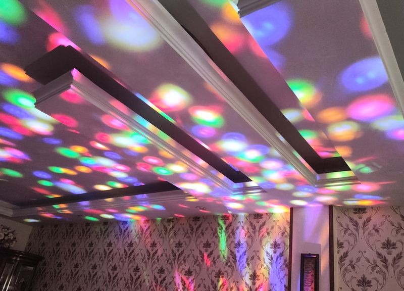 خرید فانوس رقص نور دار مدل HW-978W: چراغ LED چندکاره با نورپردازی جذاب و قابل شارژ