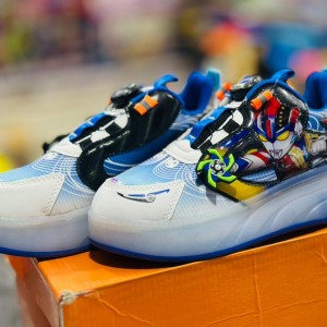 کفش و کتونی  اسکیتی پسرانه  مدل قهرمانان  چراغدار