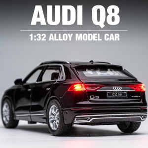 ماکت فلزی آئودی AUDI Q8 مقیاس 1:32 رنگ سفید