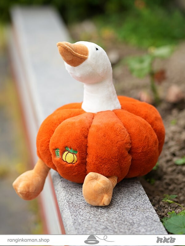 عروسک غاز حلوایی کوچک A small candied goose doll