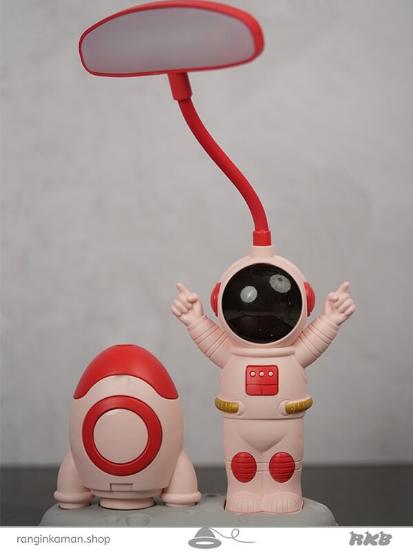 چراغ مطالعه آدم فضایی با موشک A reading light of a spaceman with a rocket