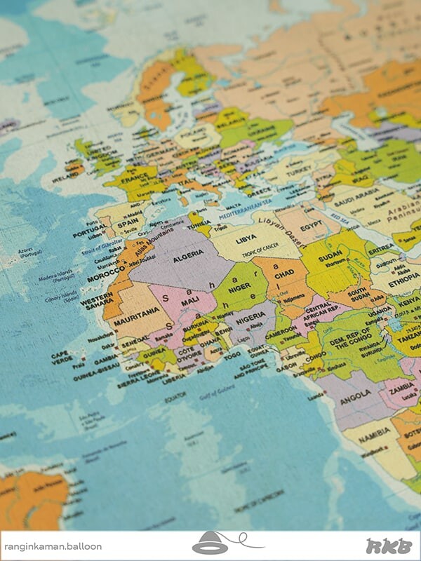 کاغذ کادو طرح کره زمین Earth design gift paper