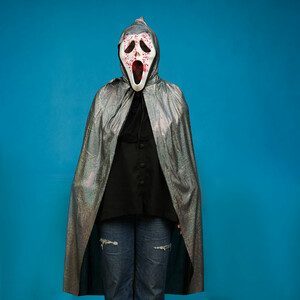 شنل کلاه دار براق A shiny hooded cape.
