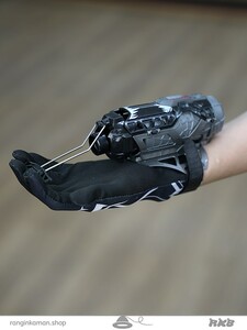 آبپاش و تیر پرتاب کن دستکشی Glove sprinkler and arrow thrower