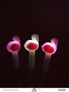 روان نویس آکواریومی چراغدار طرح قو  Illuminated aquarium fountain pen with swan design