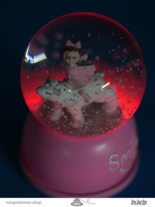 گوی موزیکال چراغدار کوچک A small light-up musical ball