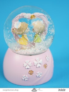 گوی موزیکال چراغدار کوچک A small light-up musical ball